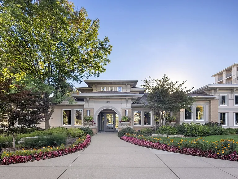 sevenbridges_exterior_clubhouse