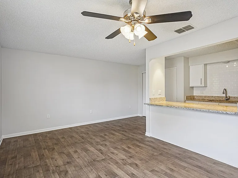 13-web-or-mls-Harden Blvd-S2503-012