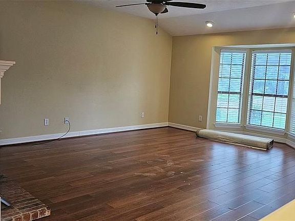 3rd image of 4215 Royal Manor Dr