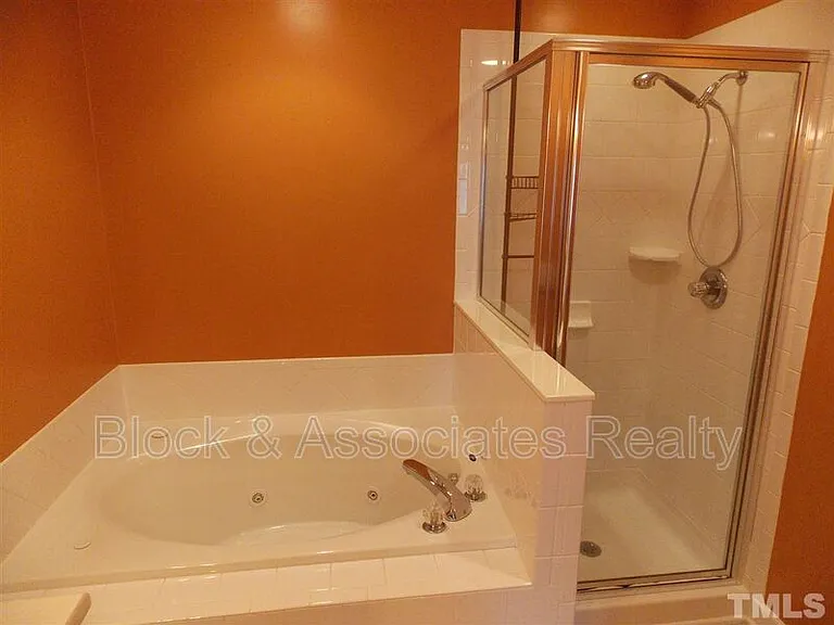 5523 Cottonrose Ln — Photo 9