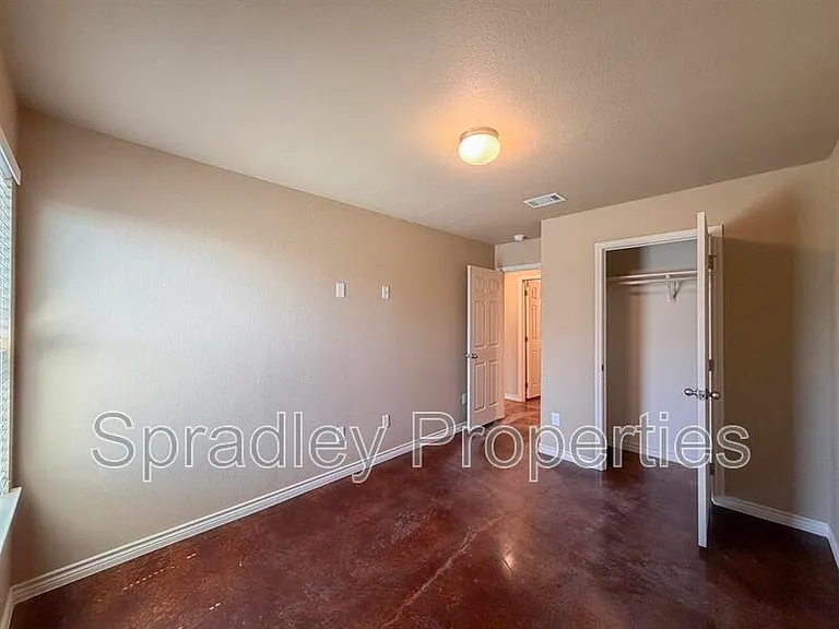 1044B Edwards Dr — Photo 9