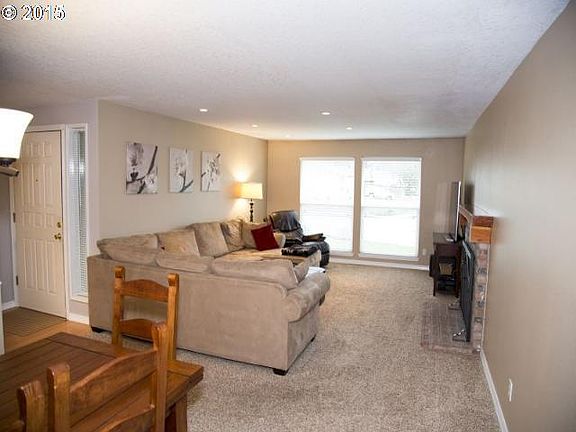 4th image of 945 NE Tina St