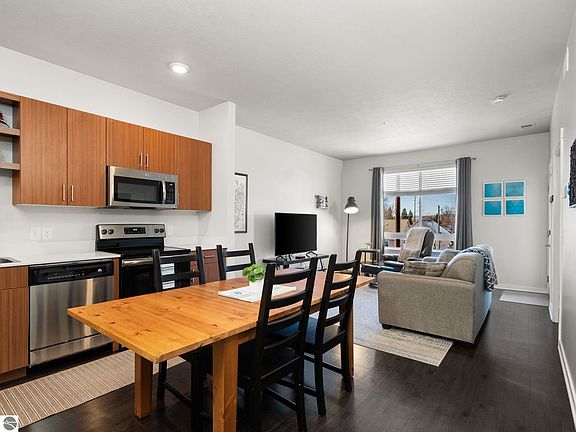 5th image of 630 S Garfield Ave #309