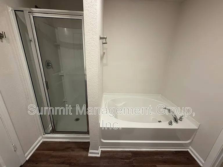 219 Limestone Cir — Photo 22