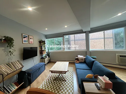 516 Green St #1B Photo 1