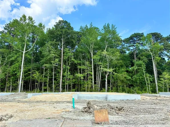 613 Crestfield Dr, Chesapeake, VA 23320