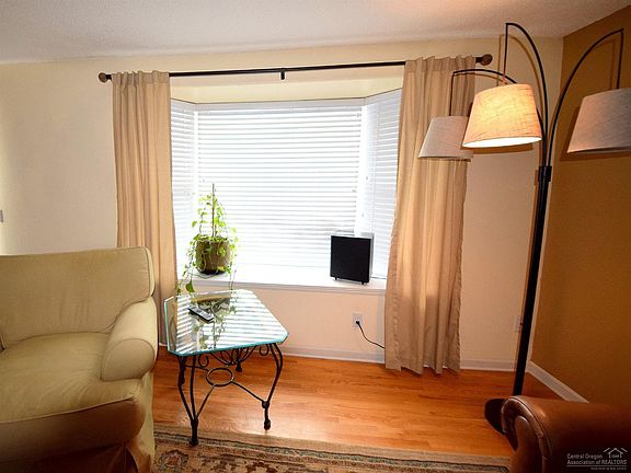 4th image of 20747 Canterbury Ct