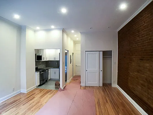 Rented by Francine Realty | media 9