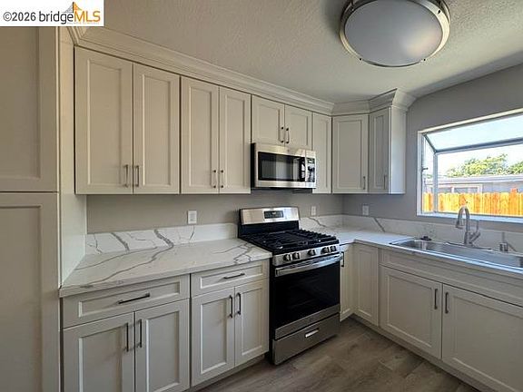 3rd image of 35 E 16th St