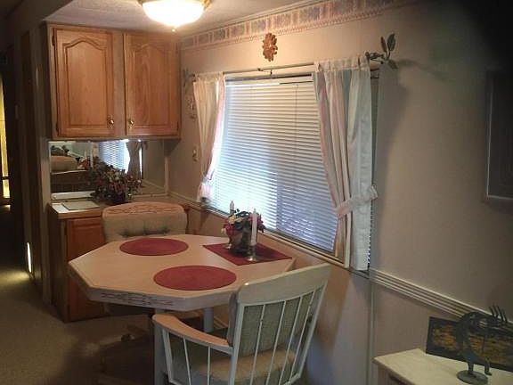 5th image of 316 S Shoshone Dr