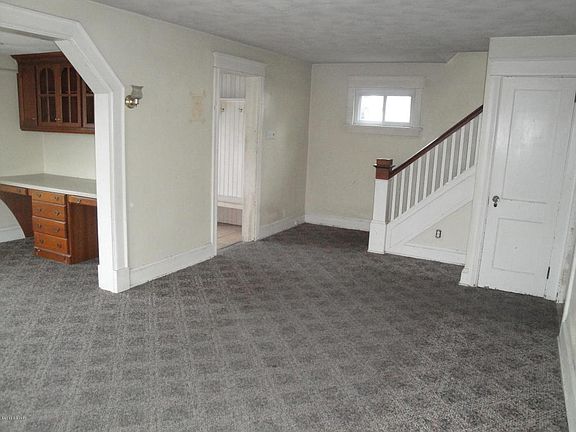 4th image of 214 Gordon St