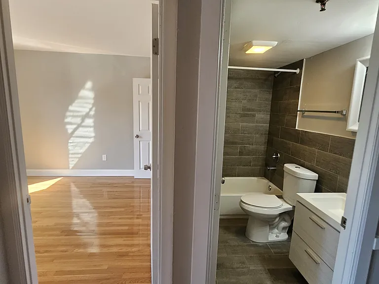 143 Sheffield Ave #1B — Photo 8