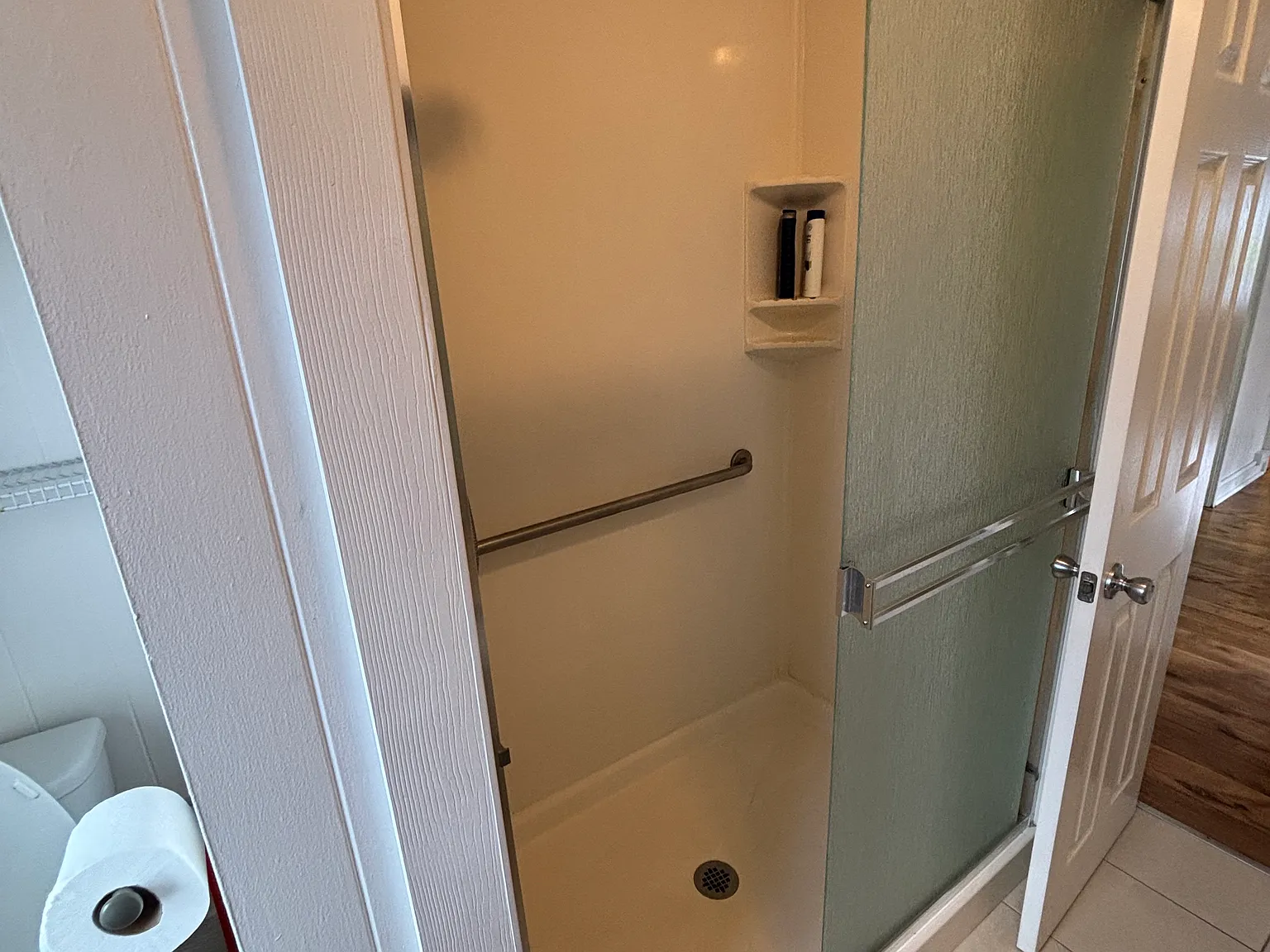 3 bed, 1200 sqft, $3,300 — Photo 4