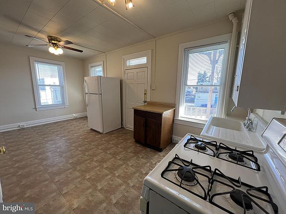 4th image of 1305 N George St