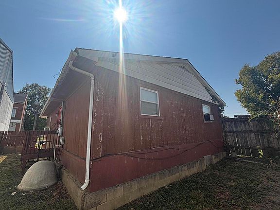 5th image of 209 Montjoy St
