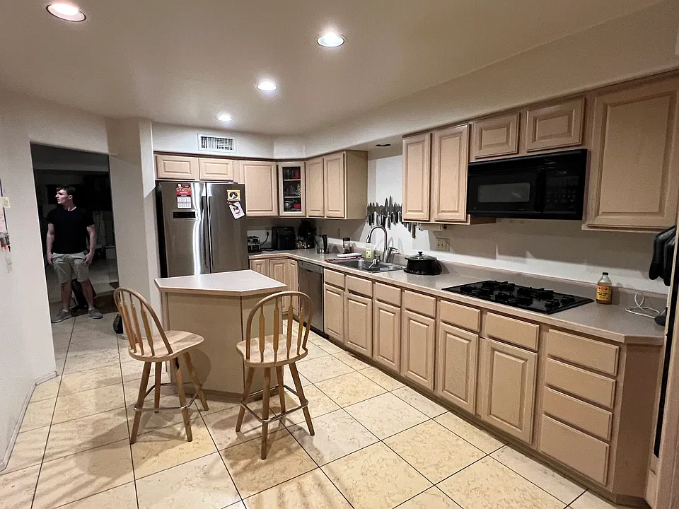 361 N Joesler Ct