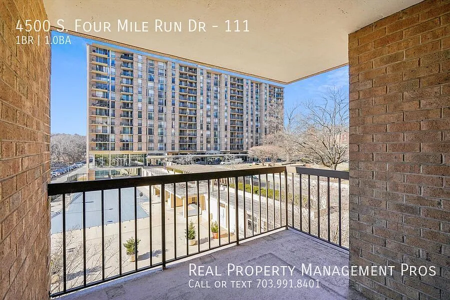 Light, Bright, & Spacious Condo the Brittany! — Photo 4