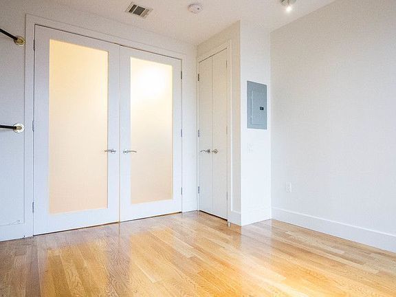 3rd image of 193 Bedford Ave APT 3