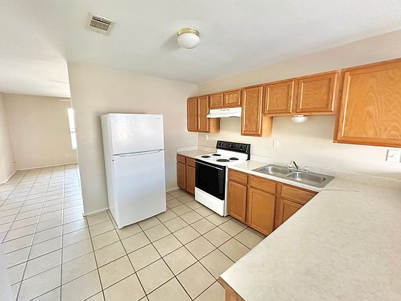 4th image of 3401 Hereford Ln APT D