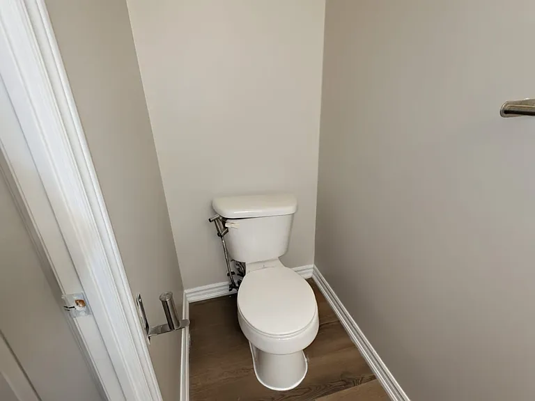 225 Wellesley St E #607 — Photo 27
