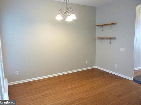 4th image of 116 Creekmont Ct