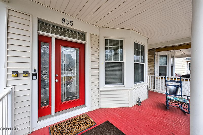 5th image of 835 Lancaster Street