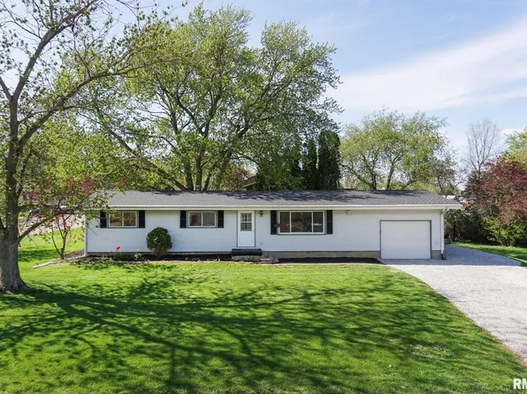 201 Heritage Ln, Delavan, IL 61734