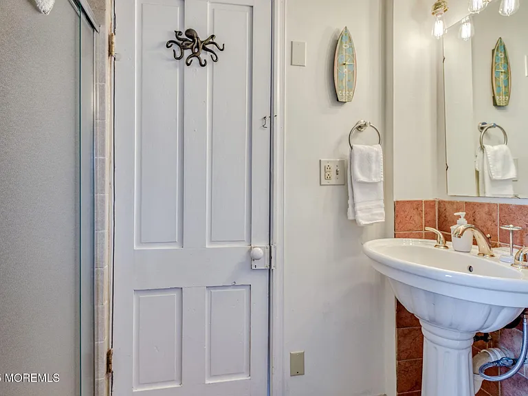 19 Webb Ave #2 — Photo 15