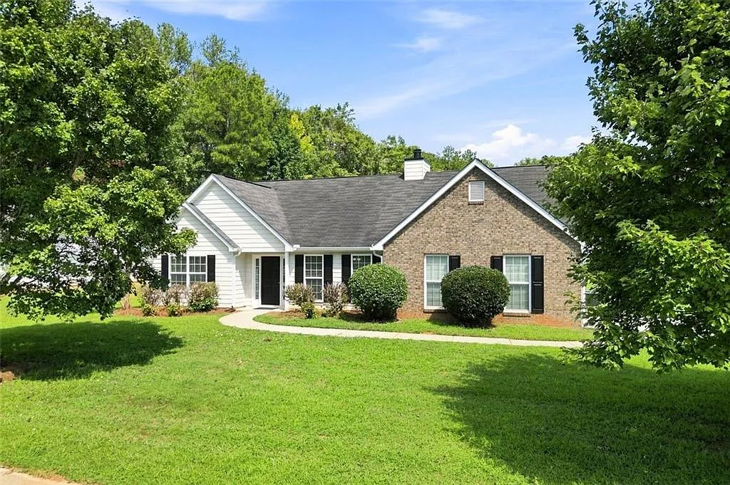 4 bed, 2.0 bath, 1818 sqft, $2,500 — Photo 1