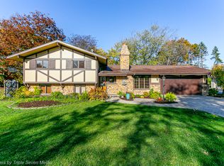 60 Surrey Hill Rd, Palos Heights, IL 60463