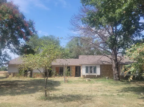 2 Whipporwill Ct, Arkansas City, KS 67005