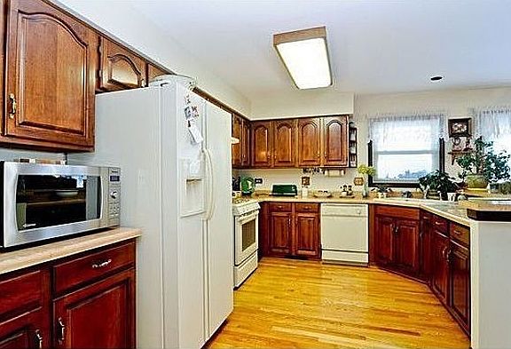 2nd image of 2606 N Drury Ln