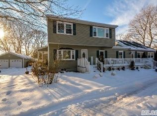 124 Pamlico Ave, Ronkonkoma, NY 11779