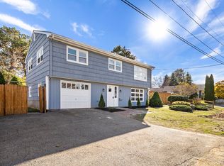 27 Hodgkins Rd, Rockport, MA 01966