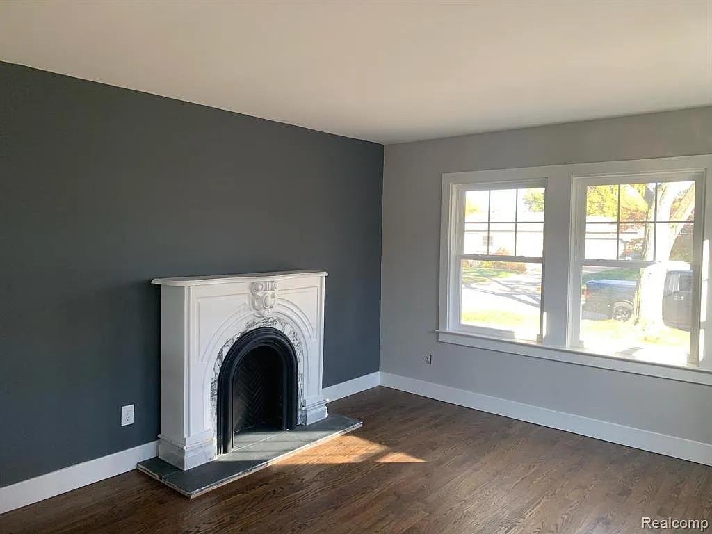 3 bed, 3.0 bath, 2002 sqft, $2,950 — Photo 3