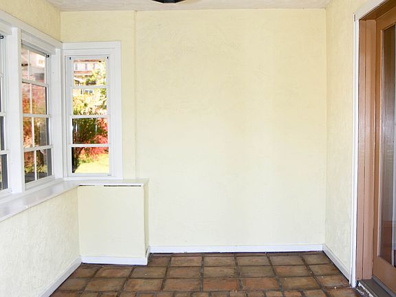 4th image of 422 W Washington St