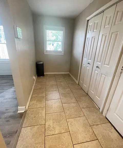 102 W Elm St — Photo 22