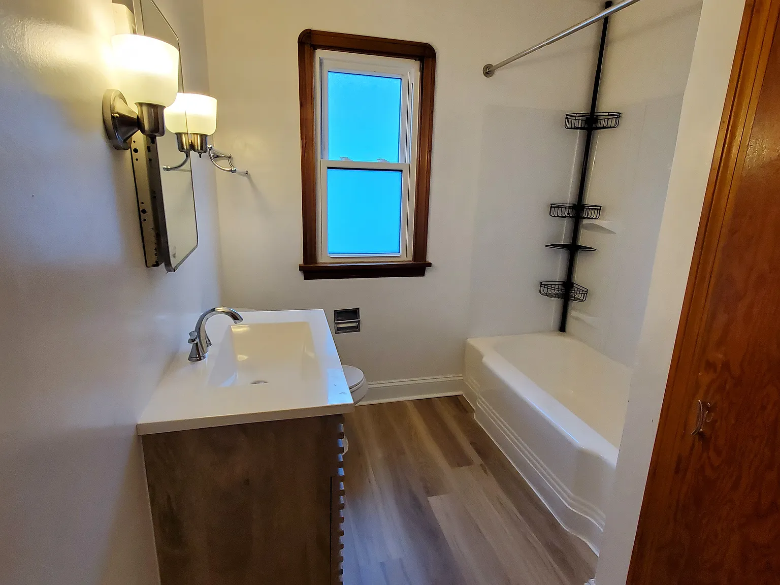 2 bed, 988 sqft, $1,100 — Photo 4