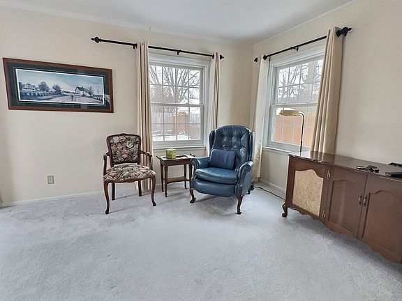 4th image of 1002 SW Kenworthy Dr