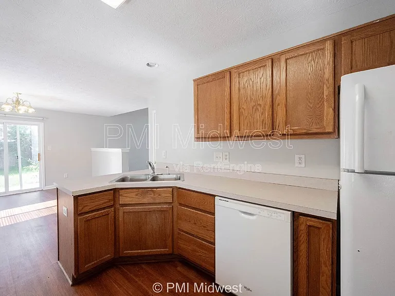 6623 Dunsdin Dr — Photo 10