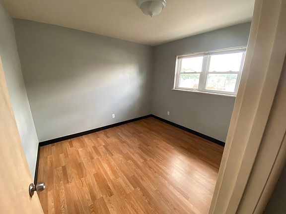 3rd image of 5405 Bischoff Ave #D