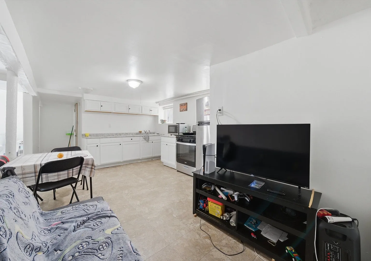3 bed, 1200 sqft, $1,400 — Photo 2