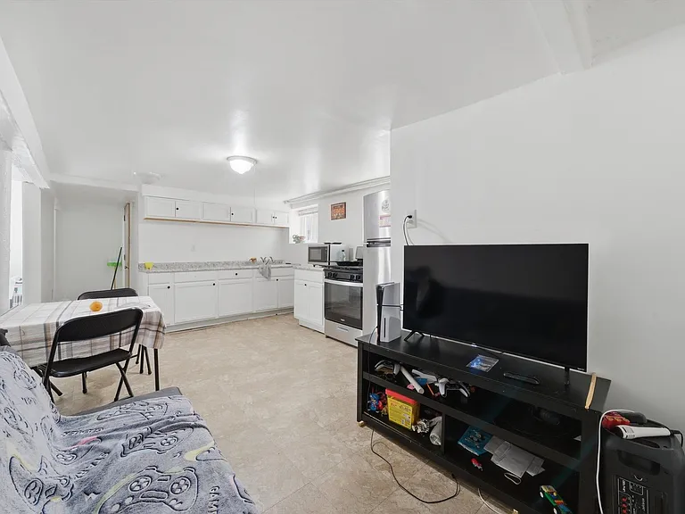 1025 N Trumbull Ave #B — Photo 2