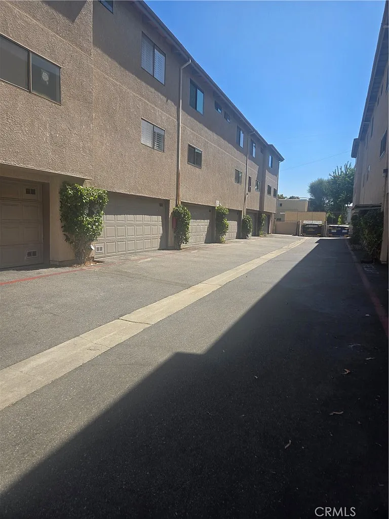 2 bed, 1541 sqft, $4,000 — Photo 3