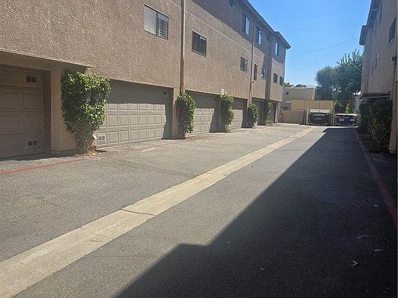 3rd image of 15137 Magnolia Blvd Unit C
