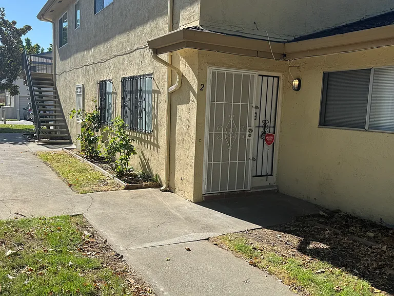 2205 Peppertree Way #2 — Photo 1