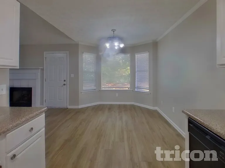 162 Willow Springs Ln — Photo 4