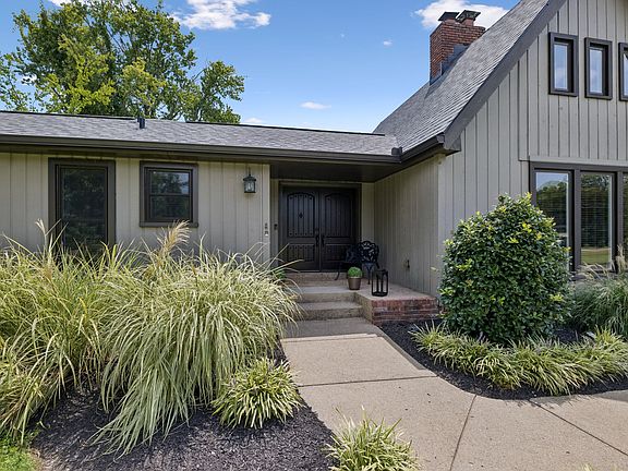 4th image of 1218 General Macarthur Dr