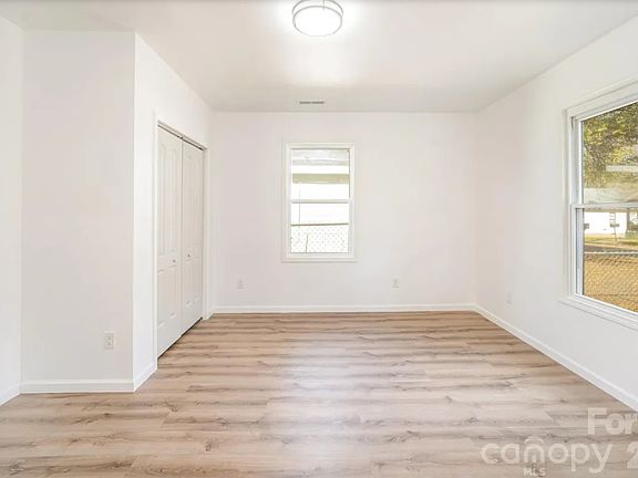 4th image of 115 Palmer St