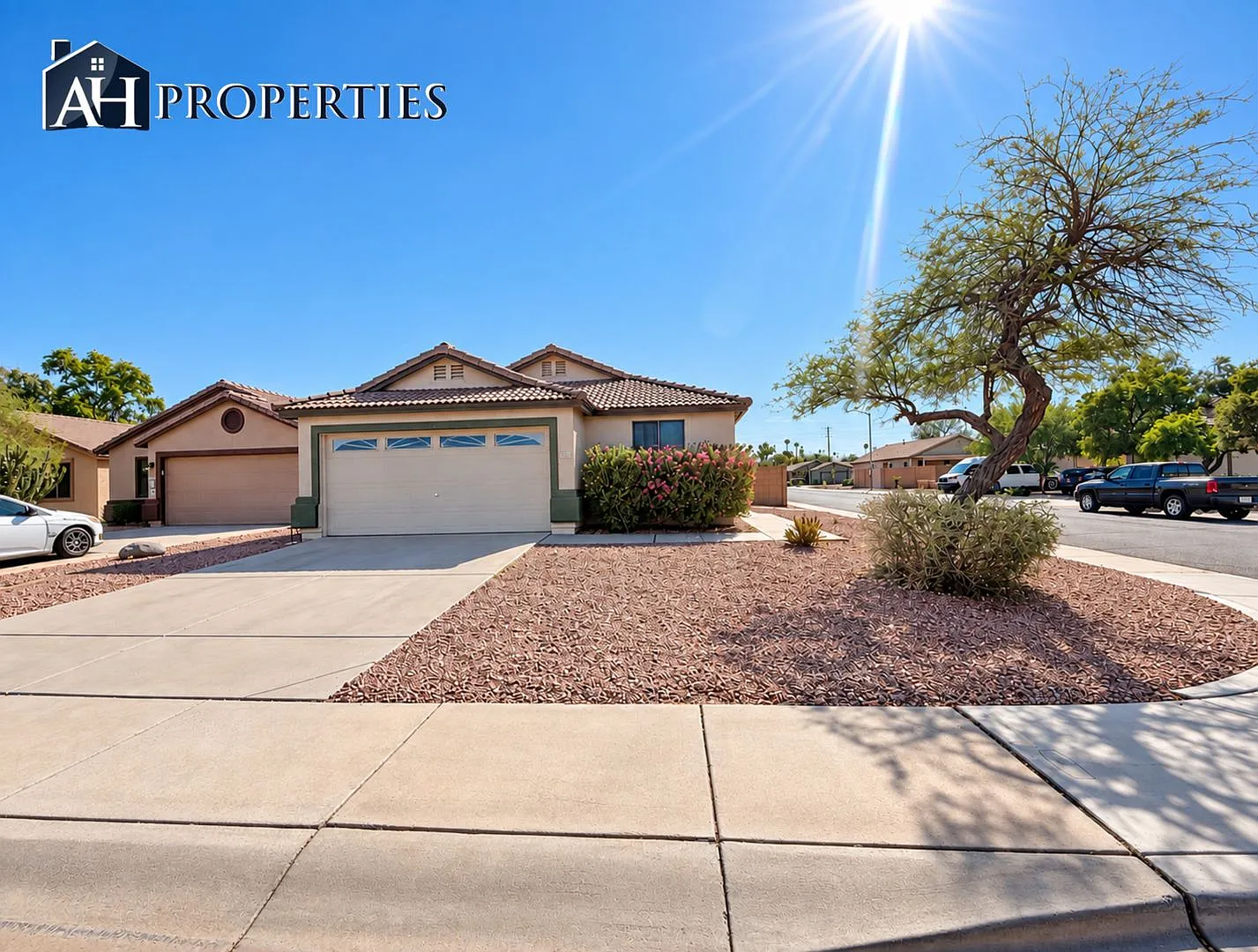 Freshly renovated cul-de-sac corner lot home — Photo 2